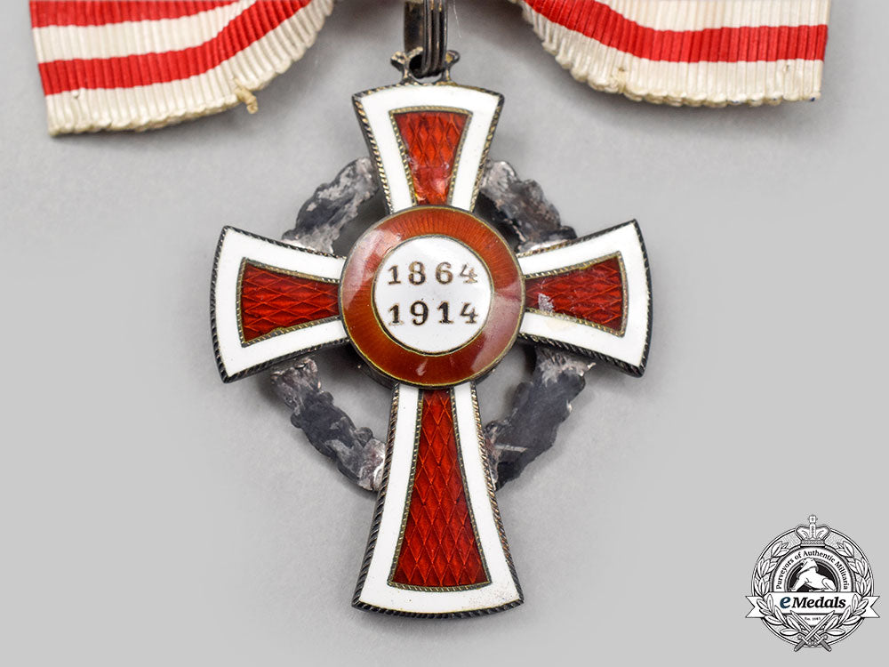 austria,_empire._an_honour_decoration_of_the_red_cross,_ii_class_cross_with_war_decoration_l22_mnc6559_067