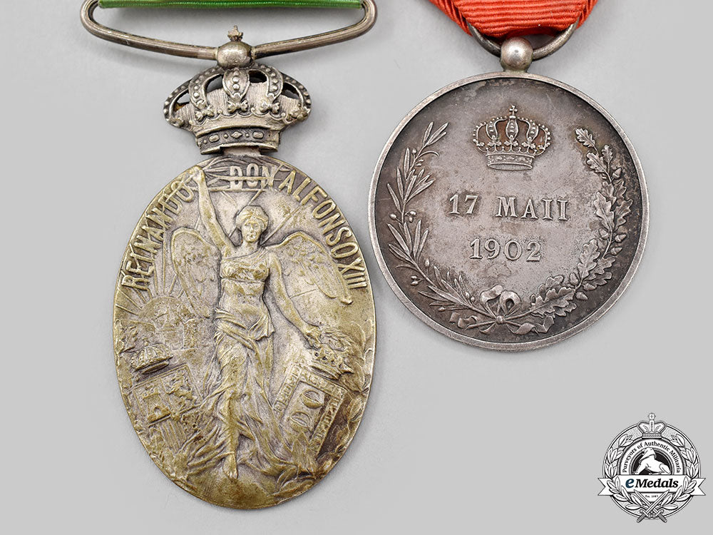 spain,_kingdom._commemorative_pair_on_a_suspension_l22_mnc6623_046