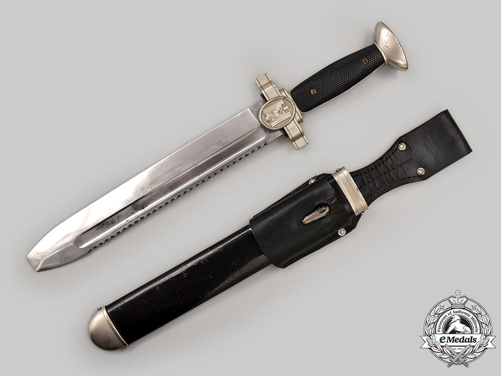 germany,_drk._an_enlisted_personnel_hewer_l22_mnc6634_081