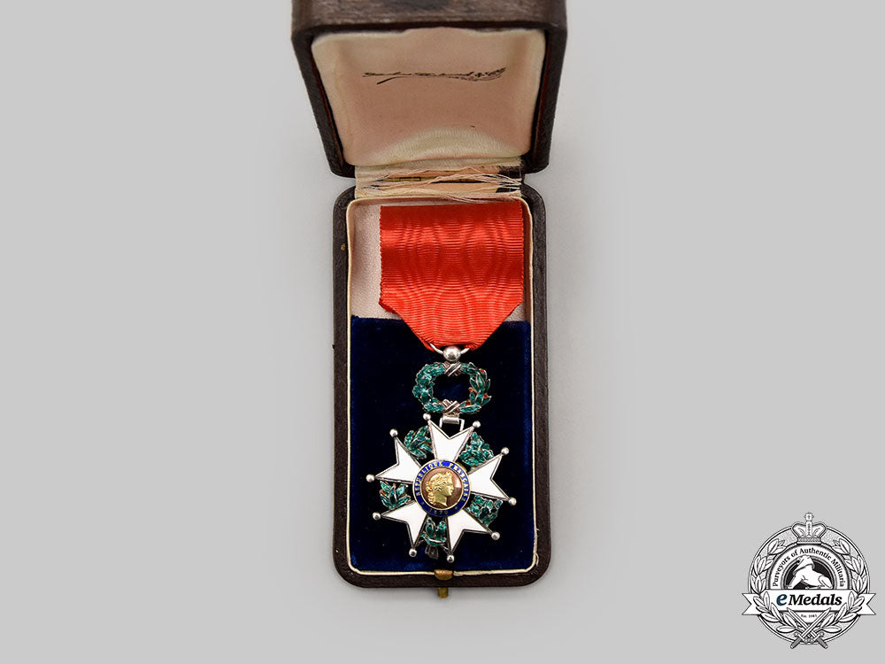france,_iii_republic._an_order_of_the_legion_of_honour,_v_class_knight,_by_arthus_bertrand&_cis,_c.1945_l22_mnc6658_508