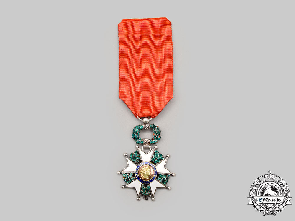 france,_iii_republic._an_order_of_the_legion_of_honour,_v_class_knight,_by_arthus_bertrand&_cis,_c.1945_l22_mnc6661_510