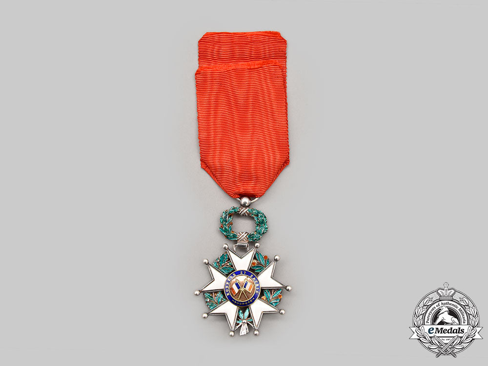 france,_iii_republic._an_order_of_the_legion_of_honour,_v_class_knight,_by_arthus_bertrand&_cis,_c.1945_l22_mnc6664_511