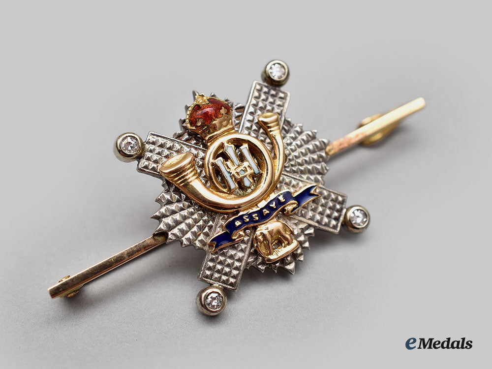 united_kingdom._a_gold_highland_light_infantry_regimental_pin_with_diamonds_l22_mnc6733_430_1_1_1