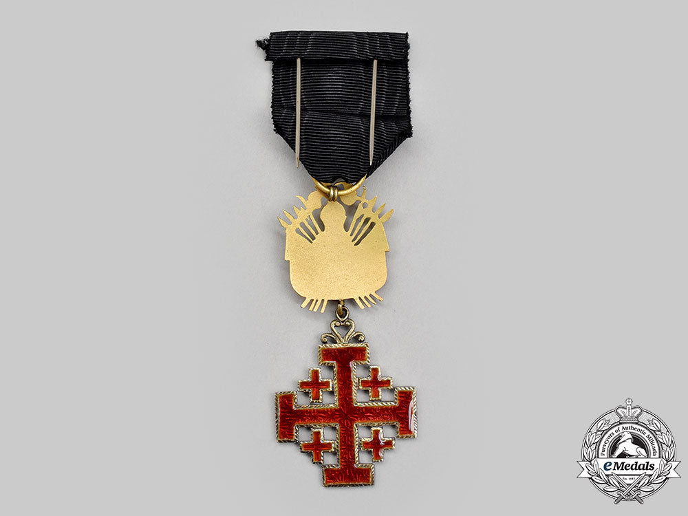 vatican._equestrian_an_order_of_the_holy_sepulchre_of_jerusalem,_iii_class_knight_for_gentleman_with_trophy_of_arms,_c.1960_l22_mnc6752_242
