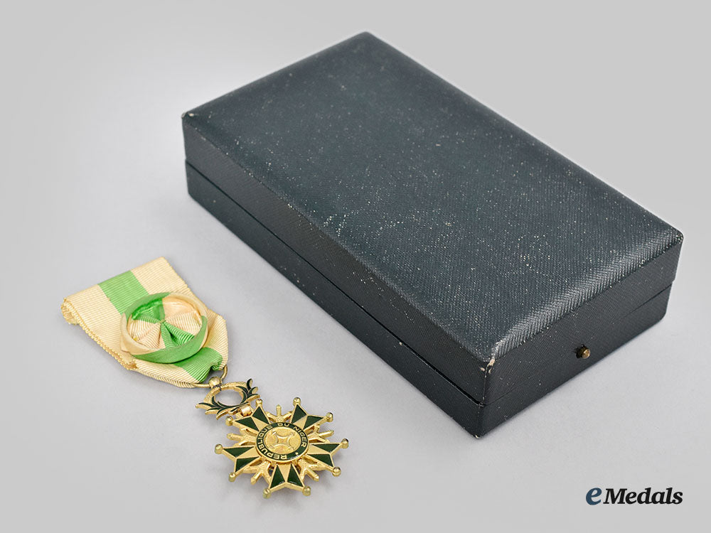 niger,_republic._a_national_order_of_niger,_iii_class_commander_and_iv_class_officer_l22_mnc6753_468_1