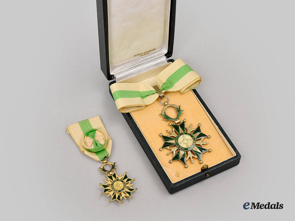 niger,_republic._a_national_order_of_niger,_iii_class_commander_and_iv_class_officer_l22_mnc6754_469_1