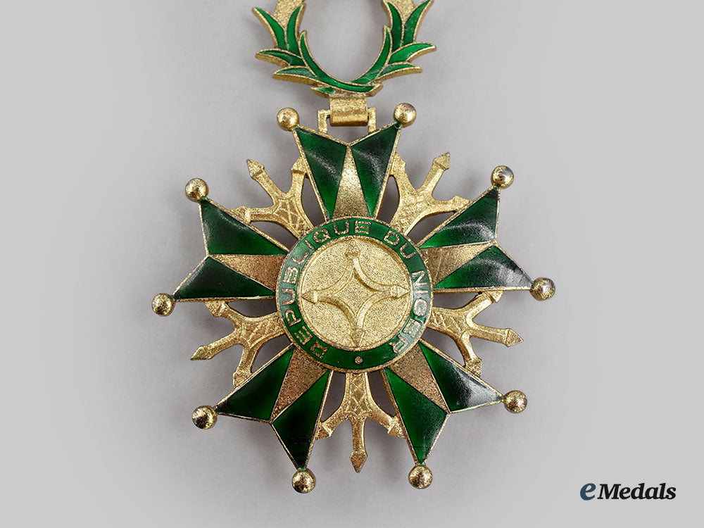 niger,_republic._a_national_order_of_niger,_iii_class_commander_and_iv_class_officer_l22_mnc6758_472_1