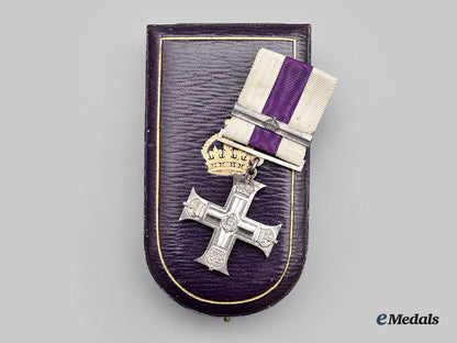 united_kingdom._a_military_cross_with_second_award_bar,_cased_l22_mnc6760_442