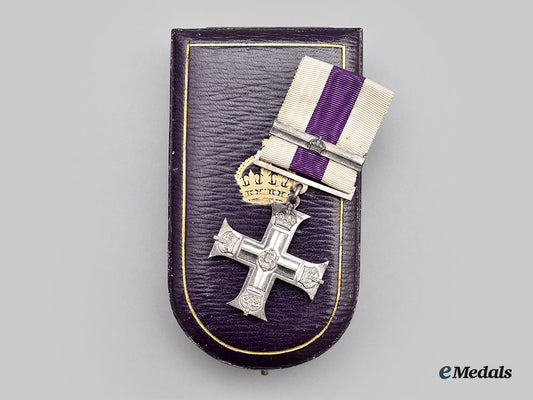 united_kingdom._a_military_cross_with_second_award_bar,_cased_l22_mnc6760_442