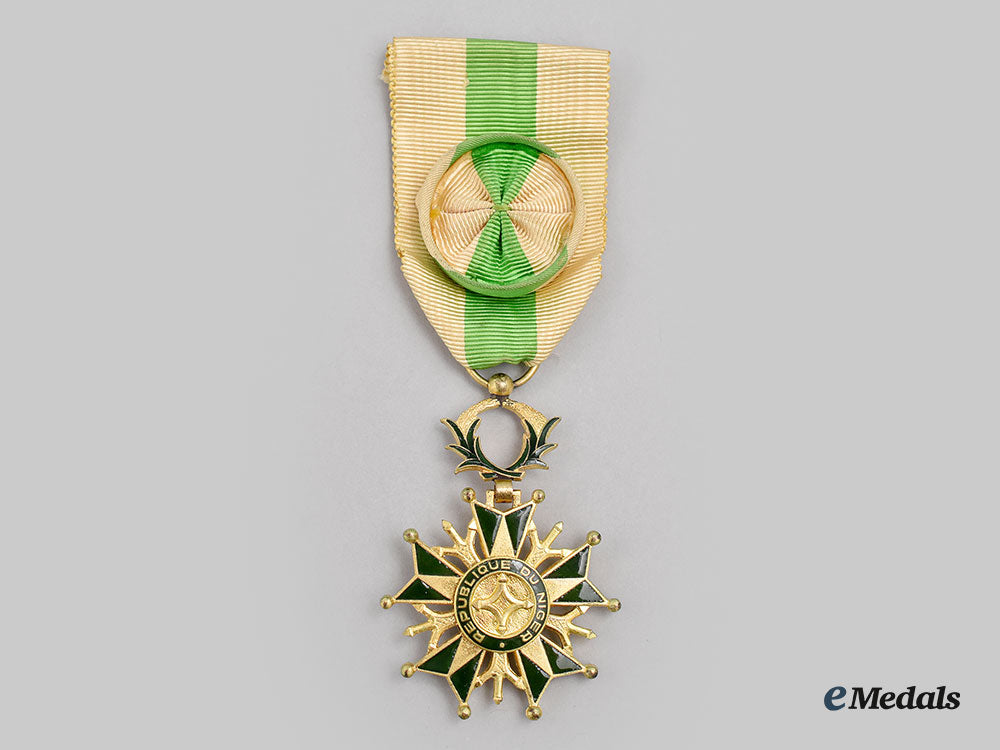 niger,_republic._a_national_order_of_niger,_iii_class_commander_and_iv_class_officer_l22_mnc6762_475_1