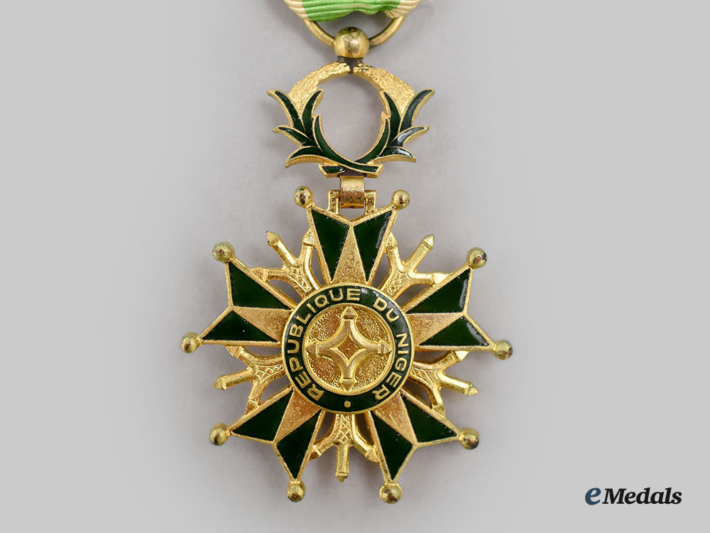 niger,_republic._a_national_order_of_niger,_iii_class_commander_and_iv_class_officer_l22_mnc6763_476_1