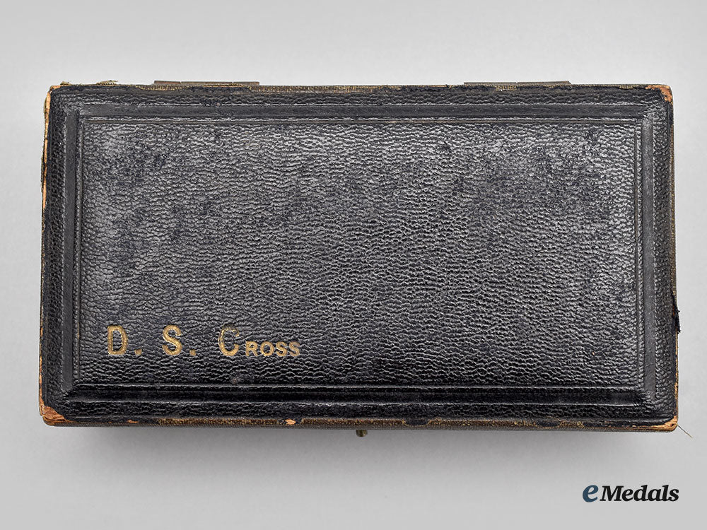 united_kingdom._a_first_war_distinguished_service_cross,_cased_l22_mnc6770_447
