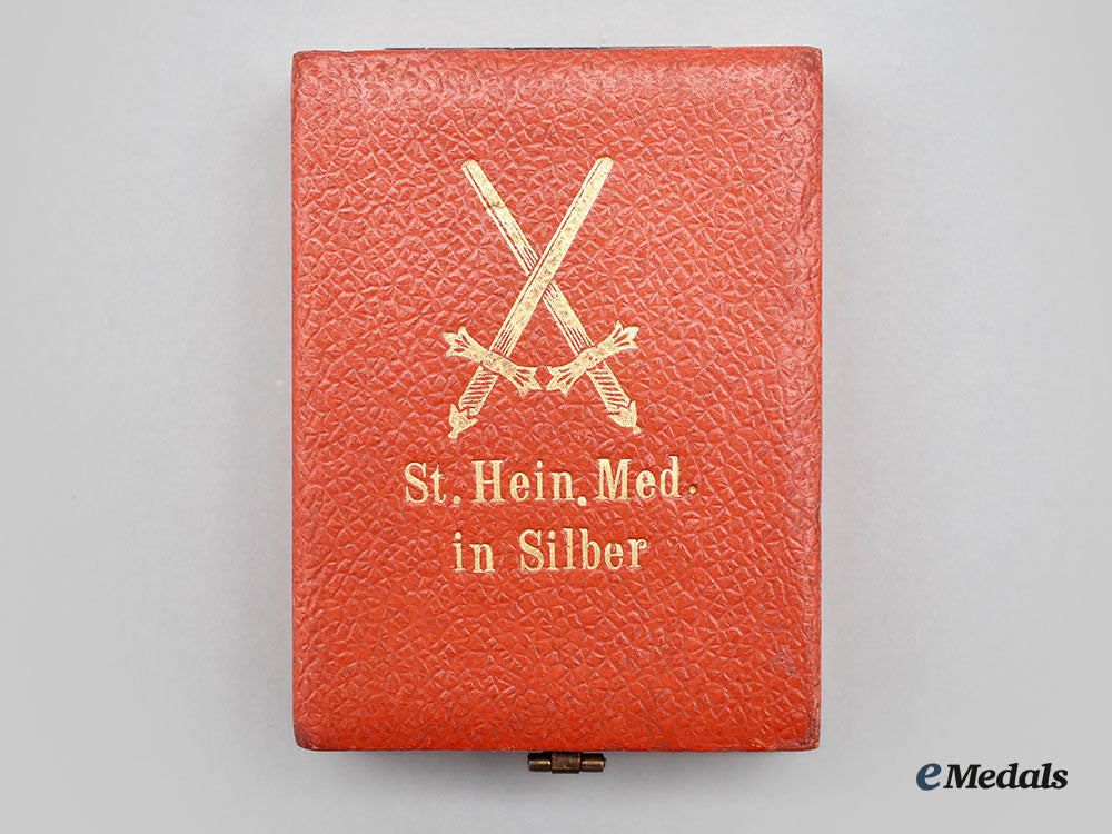 saxony,_kingdom._a_military_order_of_st._henry,_silver_medal_with_case_by_c.e._kunath,_c.1915_l22_mnc6775_118