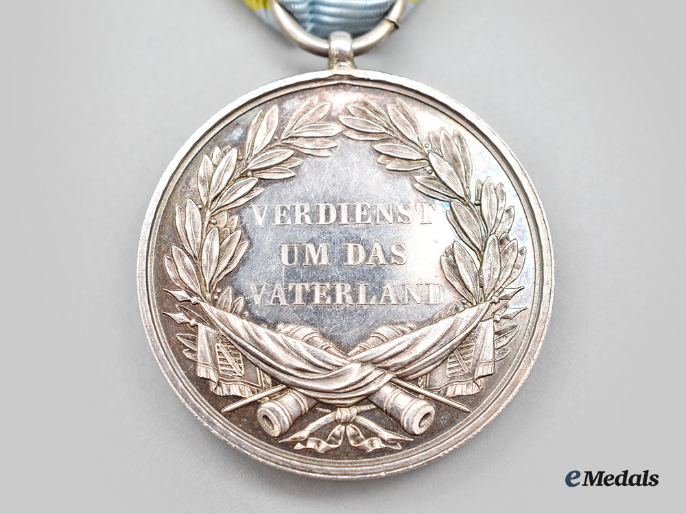 saxony,_kingdom._a_military_order_of_st._henry,_silver_medal_with_case_by_c.e._kunath,_c.1915_l22_mnc6782_123