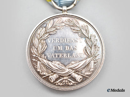 saxony,_kingdom._a_military_order_of_st._henry,_silver_medal_with_case_by_c.e._kunath,_c.1915_l22_mnc6782_123