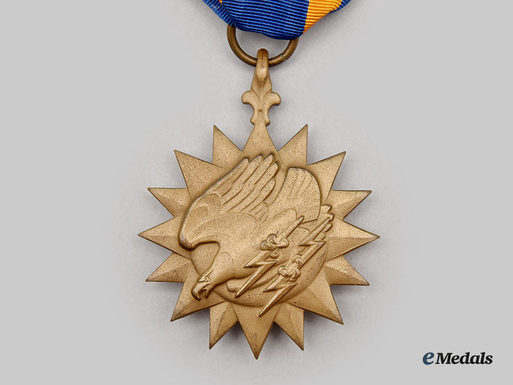 united_states._two_purple_hearts_and_an_air_medal_to2_nd_lieutenant_w.g._graffigna,_usaaf_l22_mnc6832_514