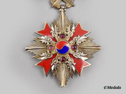 korea,_republic._an_order_of_diplomatic_service_merit,_iii_class_sungrye_medal_l22_mnc6908_533