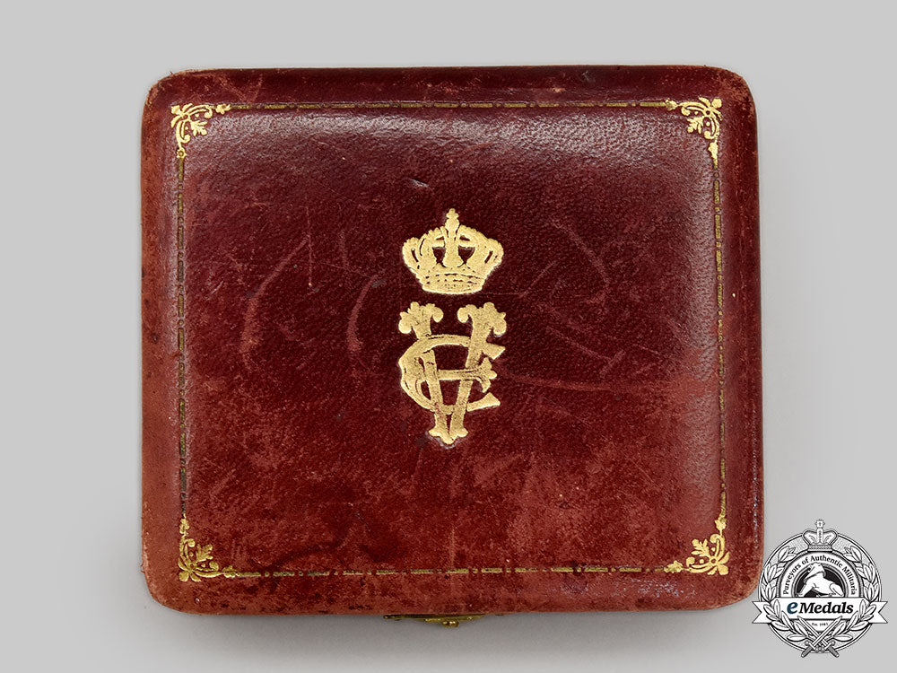 italy,_kingdom._an_order_of_the_crown_of_italy_in_golod,_v_class_knight's_set,_c.1925_l22_mnc6971_659