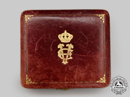 italy,_kingdom._an_order_of_the_crown_of_italy_in_golod,_v_class_knight's_set,_c.1925_l22_mnc6971_659