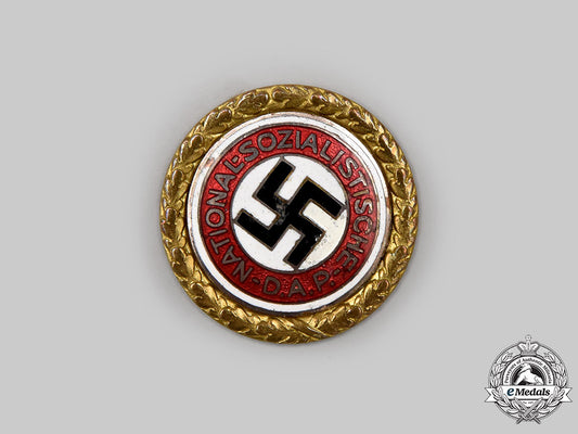 germany,_nsdap._a_golden_party_badge,_large_version,_by_deschler&_sohn_l22_mnc6972_587