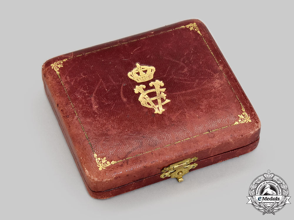 italy,_kingdom._an_order_of_the_crown_of_italy_in_golod,_v_class_knight's_set,_c.1925_l22_mnc6972_660