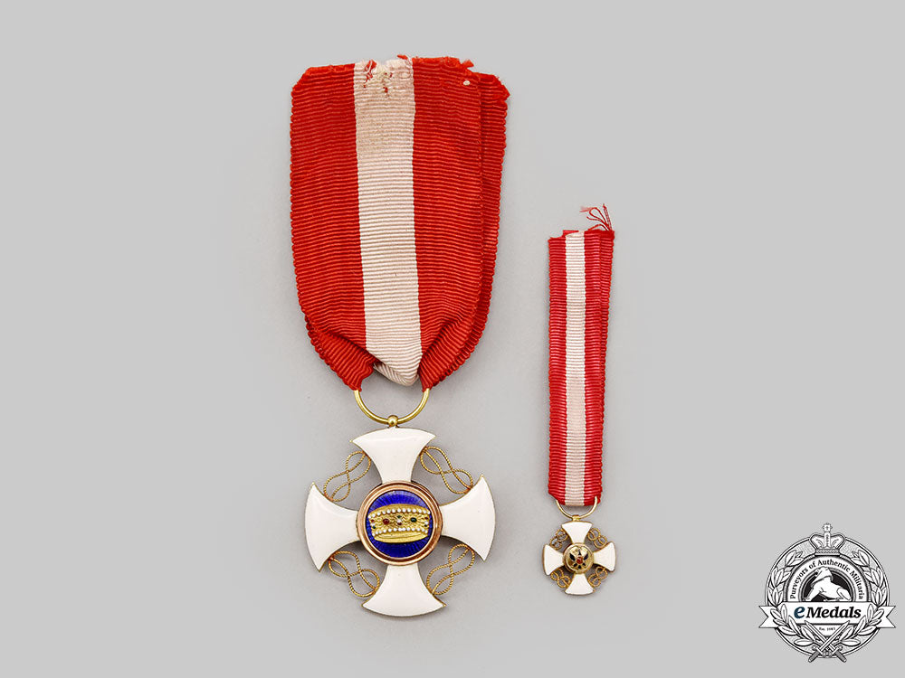 italy,_kingdom._an_order_of_the_crown_of_italy_in_golod,_v_class_knight's_set,_c.1925_l22_mnc6975_656