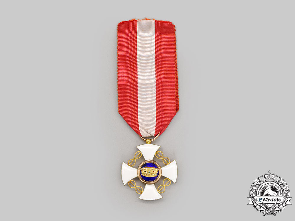 italy,_kingdom._an_order_of_the_crown_of_italy_in_gold,_v_class_knight,_by_e.gardino,_l22_mnc6991_662