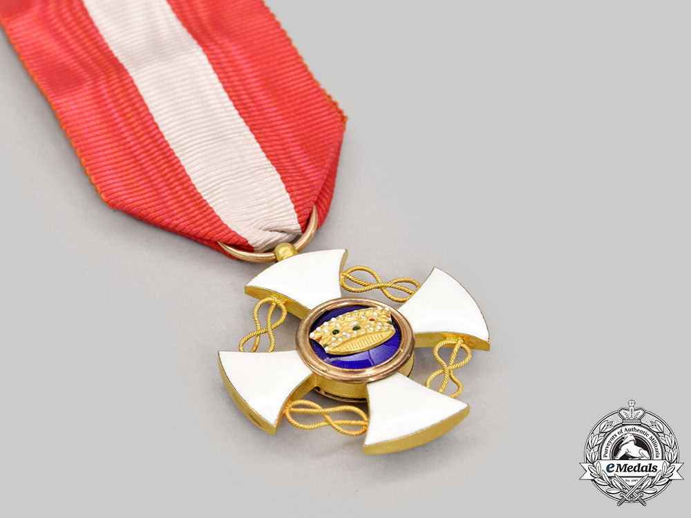 italy,_kingdom._an_order_of_the_crown_of_italy_in_gold,_v_class_knight,_by_e.gardino,_l22_mnc6994_664