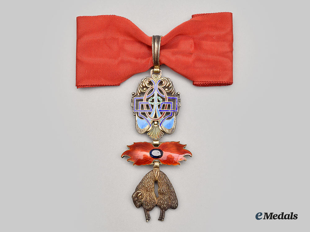spain,_kingdom._an_order_of_the_golden_fleece,_knight_badge_with_sapphire,_c.1940_l22_mnc7087_612