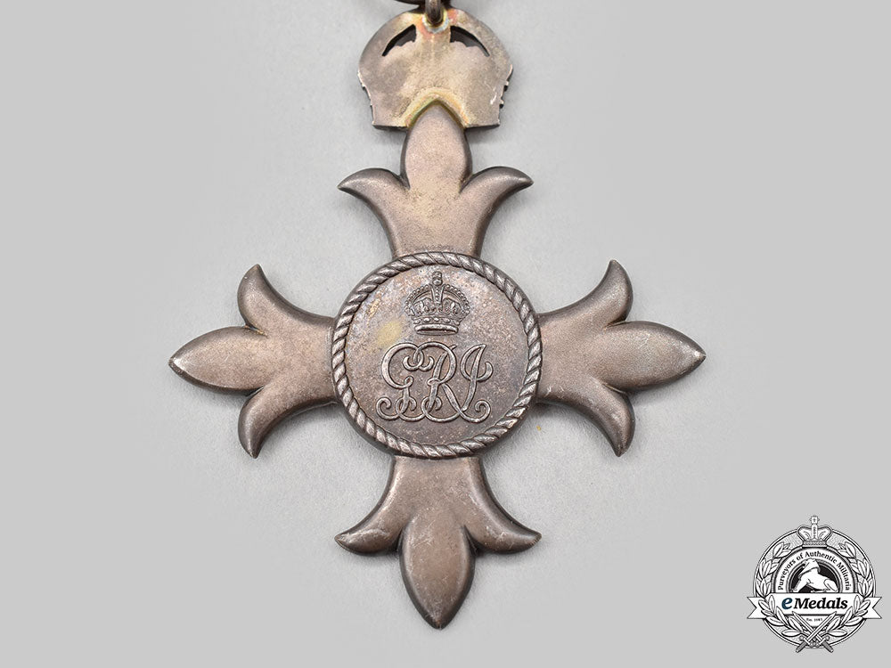 united_kingdom._a_most_excellent_order_of_the_british_empire,_member_badge(_mbe),_military_division_l22_mnc7100_413