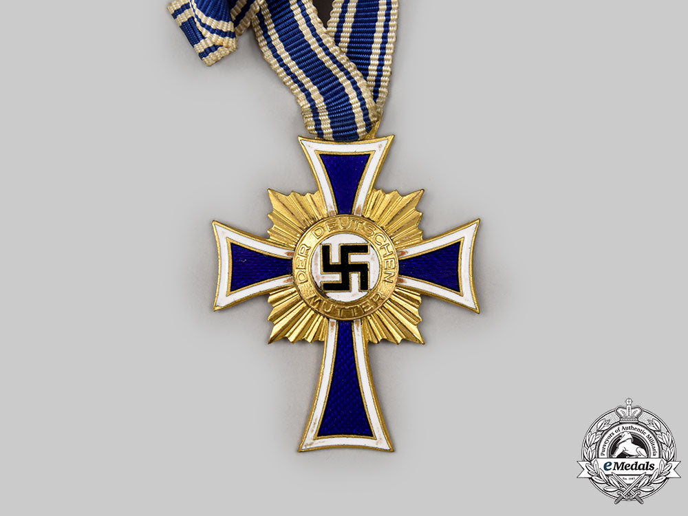 germany,_third_reich._an_honour_cross_of_the_german_mother,_gold_grade_with_case,_by_ziemer&_söhne_l22_mnc7122_279