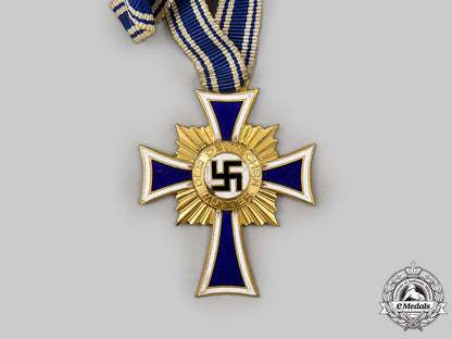 germany,_third_reich._an_honour_cross_of_the_german_mother,_gold_grade_with_case,_by_ziemer&_söhne_l22_mnc7122_279