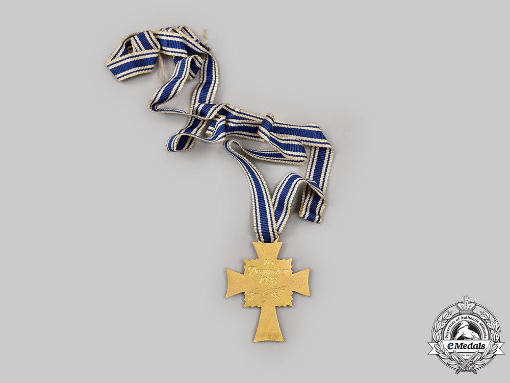 germany,_third_reich._an_honour_cross_of_the_german_mother,_gold_grade_with_case,_by_ziemer&_söhne_l22_mnc7124_280