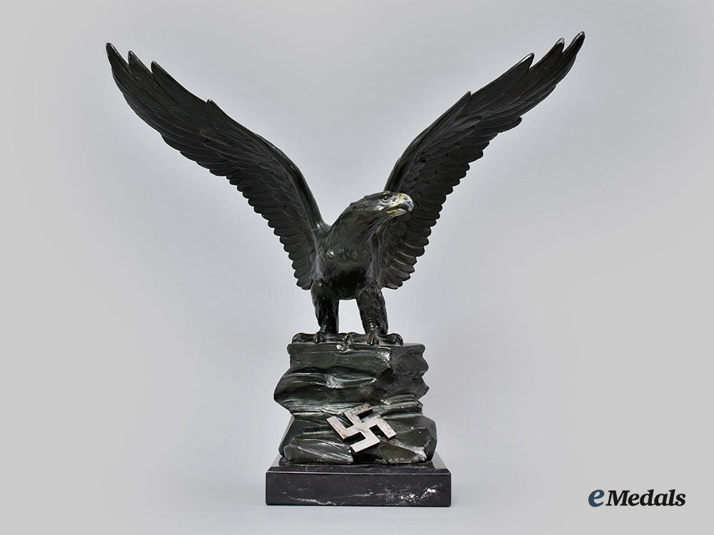 germany,_luftwaffe._a_large_desk_eagle,_dedicated_to_to_fighter_pilot_werner_bartsch_from_hauptmann_der_reserve_hans_bartsch_l22_mnc7128_618_1