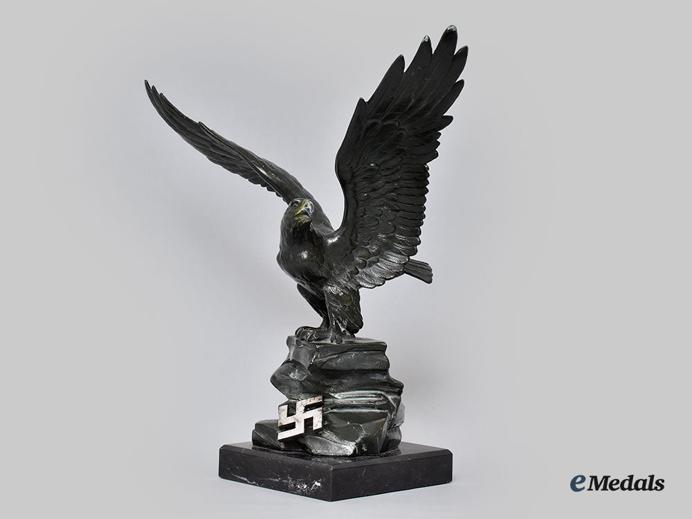 germany,_luftwaffe._a_large_desk_eagle,_dedicated_to_to_fighter_pilot_werner_bartsch_from_hauptmann_der_reserve_hans_bartsch_l22_mnc7129_619_1