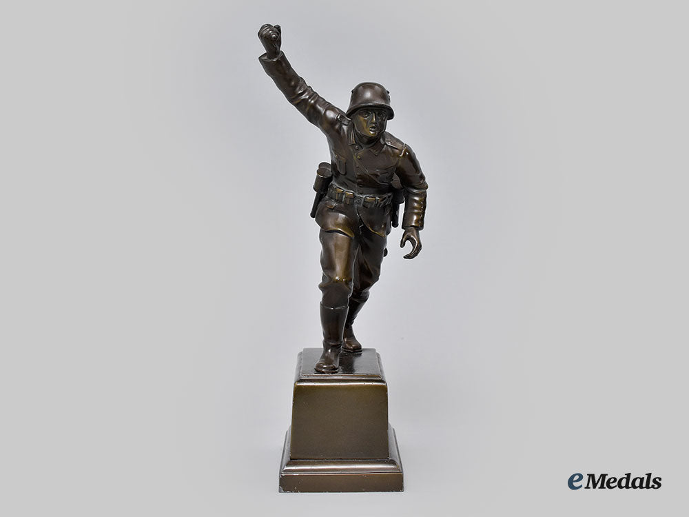 germany,_heer._a1940_western_front_bronze_statue,_by_h._von_beusekom_l22_mnc7173_642