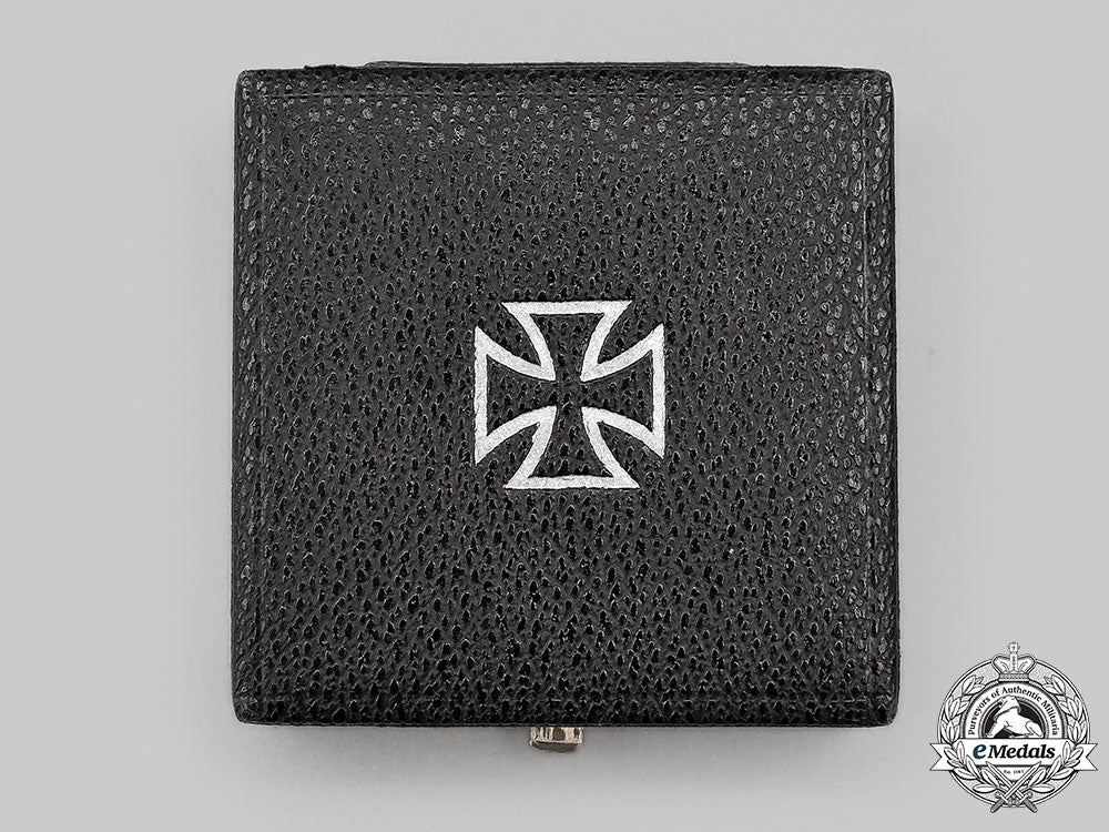 germany,_wehrmacht._a1939_iron_cross_i_class,_with_case,_by_b.h._mayer_l22_mnc7177_468