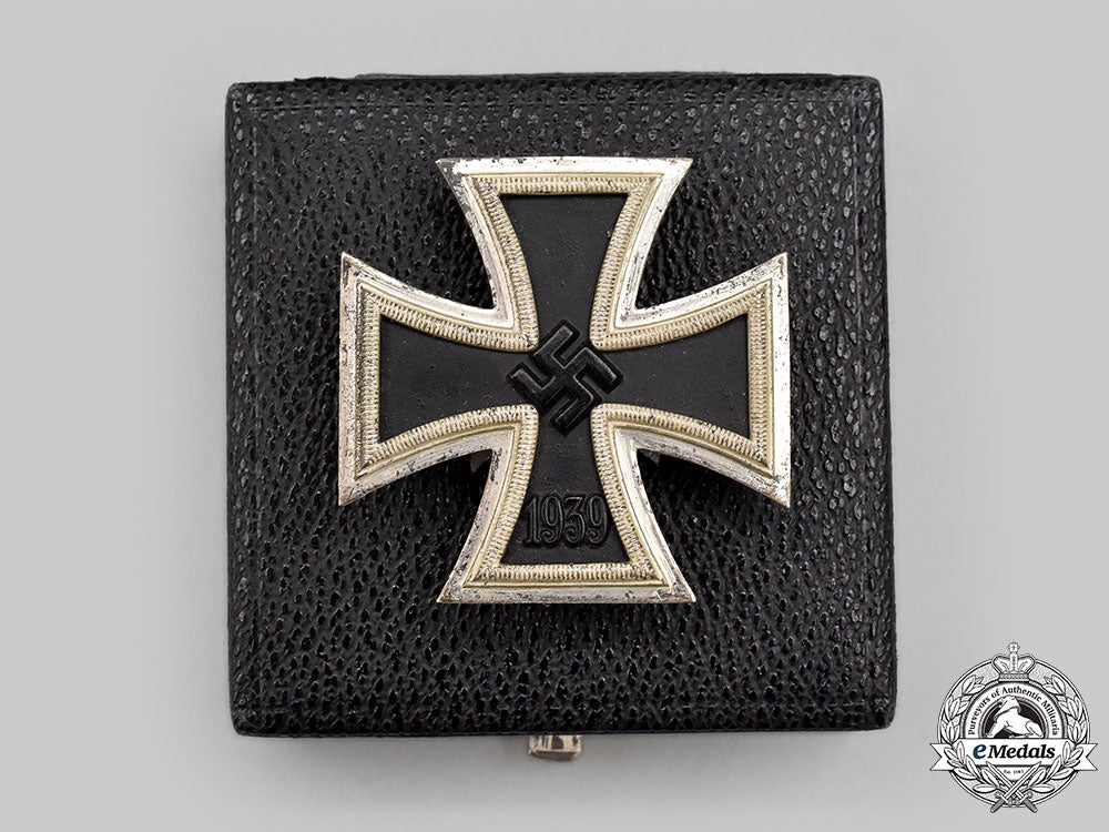 germany,_wehrmacht._a1939_iron_cross_i_class,_with_case,_by_b.h._mayer_l22_mnc7178_469