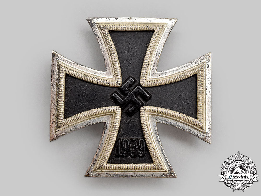 germany,_wehrmacht._a1939_iron_cross_i_class,_with_case,_by_b.h._mayer_l22_mnc7179_470