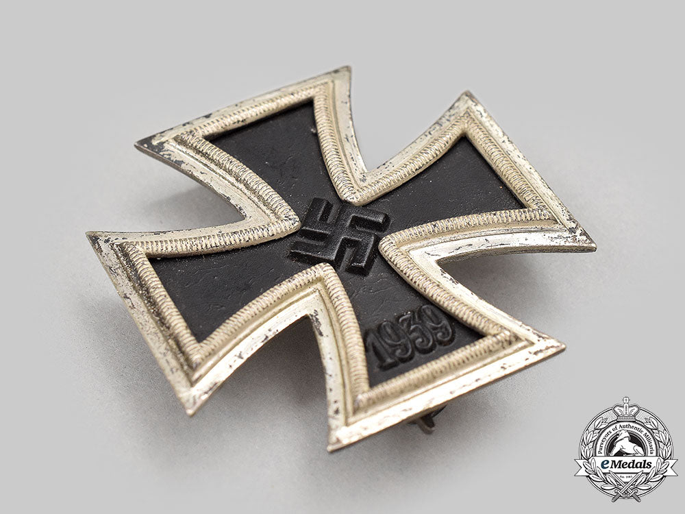 germany,_wehrmacht._a1939_iron_cross_i_class,_with_case,_by_b.h._mayer_l22_mnc7180_472