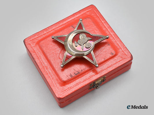turkey,_ottoman_empire._a_war_medal_of1915_by_b.b.&_co,_with_rare_case_l22_mnc7194_227_1