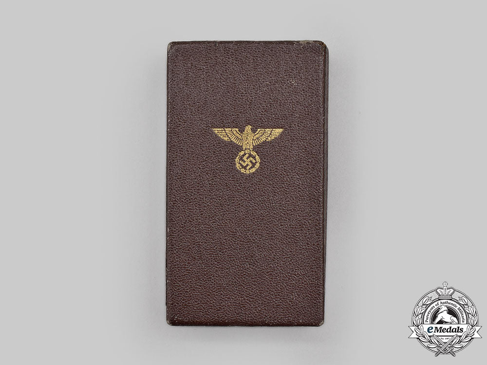 germany,_nsdap._a_long_service_decoration,_iii_class_for10_years_with_case,_by_gebrüder_jäger_l22_mnc7194_482