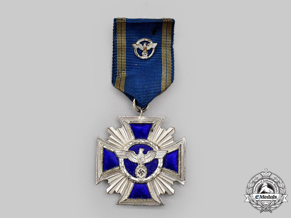 germany,_nsdap._a_long_service_decoration,_ii_class_for15_years,_with_case_l22_mnc7210_488