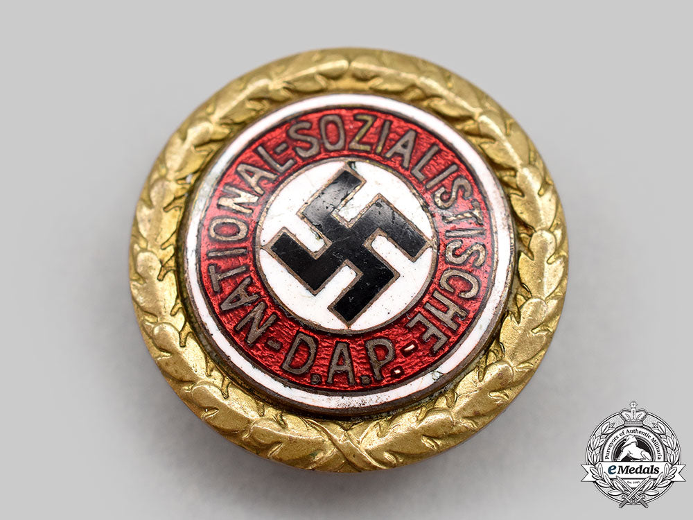 germany,_nsdap._a_golden_party_badge,_small_version_by_deschler&_sohn_l22_mnc7266_518