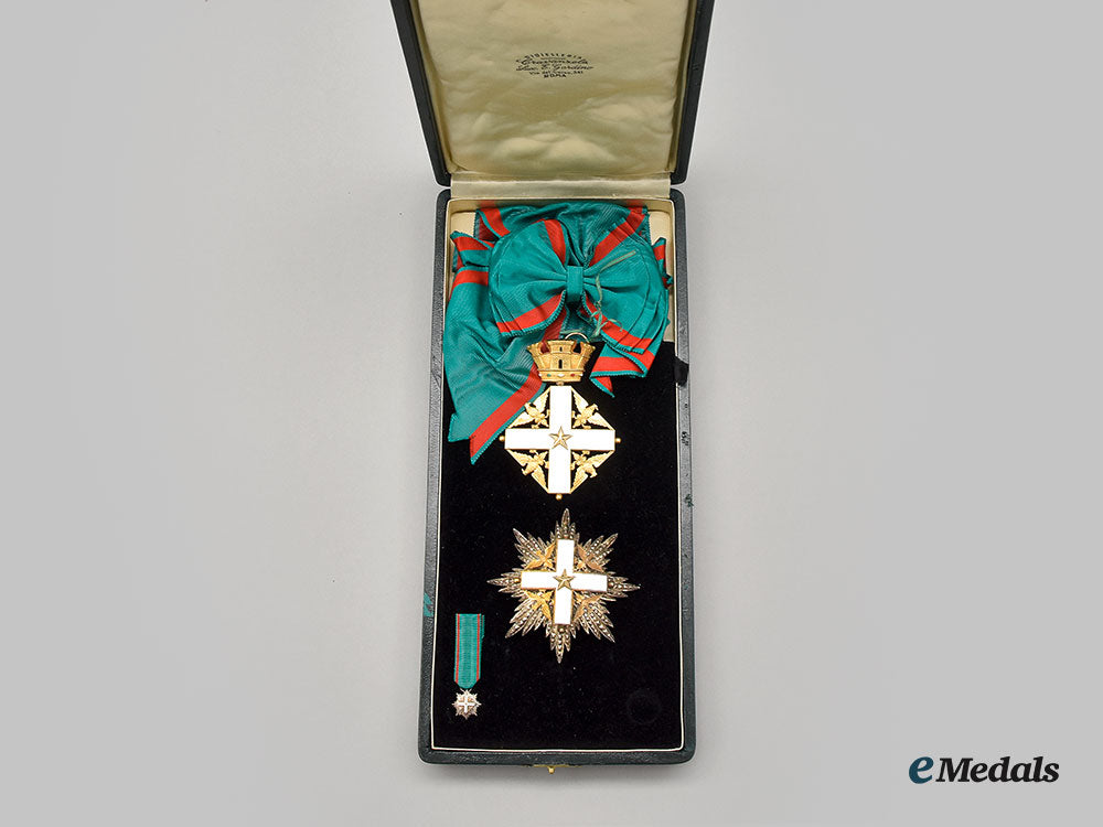 italy,_republic._an_order_of_merit_of_the_italian_republic,_grand_cross_set,_in_gold,_by_e._gardino_succ_cravanzola_l22_mnc7313_268_1