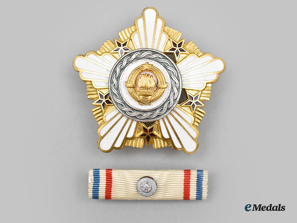 yugoslavia,_socialist_federal_republic._an_order_of_the_republic,_ii_class_with_case_l22_mnc7356_287_1