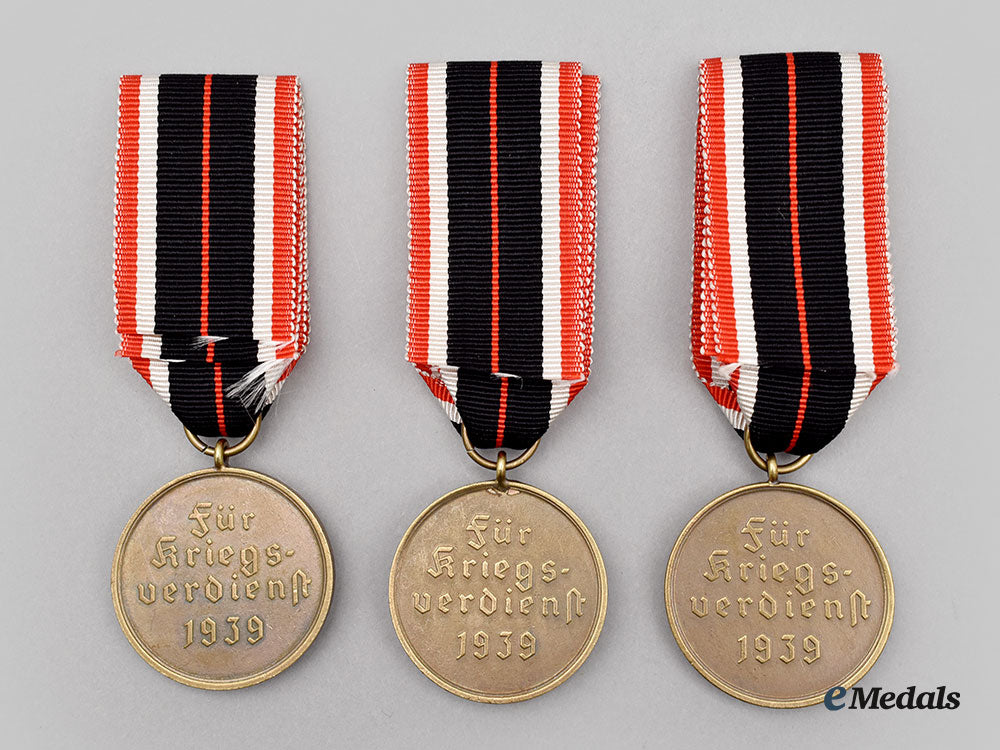germany,_wehrmacht._a_lot_of_war_merit_medals_l22_mnc7361_539_1
