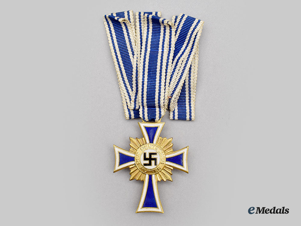 germany,_third_reich._an_honour_cross_of_the_german_mother,_gold_grade_with_case,_by_carl_poellath_l22_mnc7376_545
