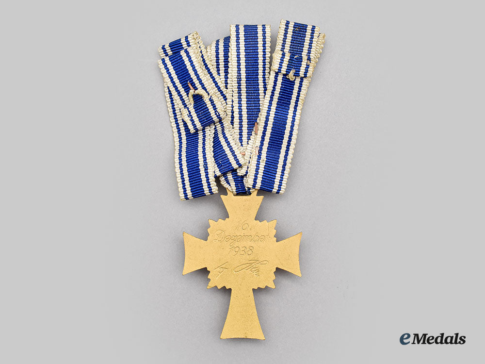 germany,_third_reich._an_honour_cross_of_the_german_mother,_gold_grade_with_case,_by_carl_poellath_l22_mnc7380_546