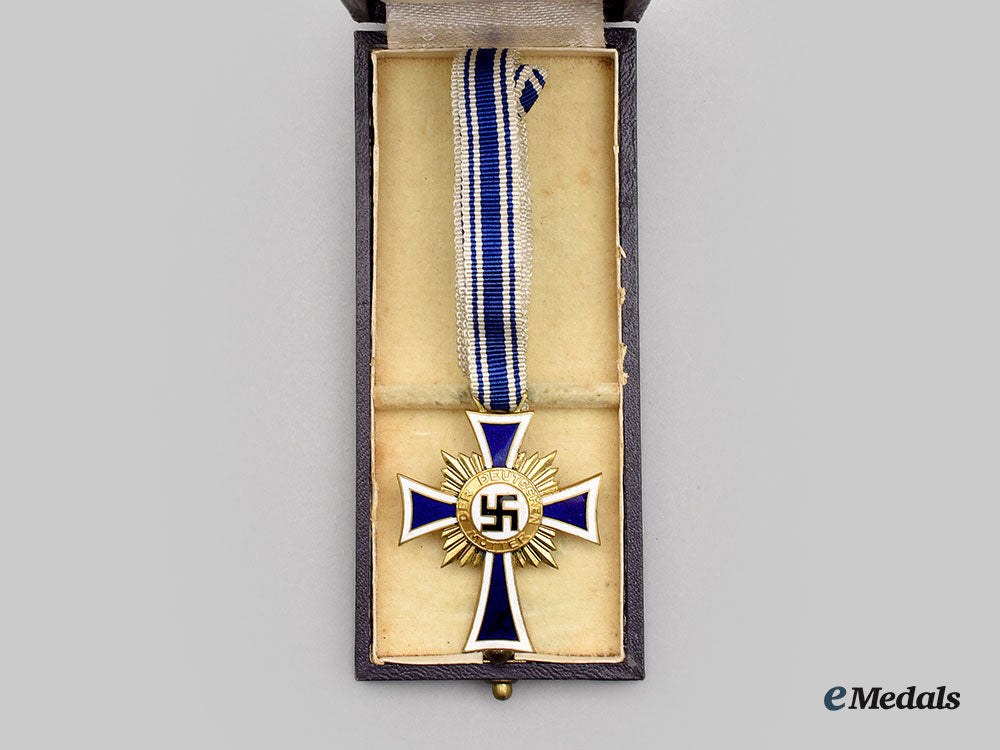 germany,_third_reich._an_honour_cross_of_the_german_mother,_gold_grade_with_case,_by_heinrich_wander_l22_mnc7385_548